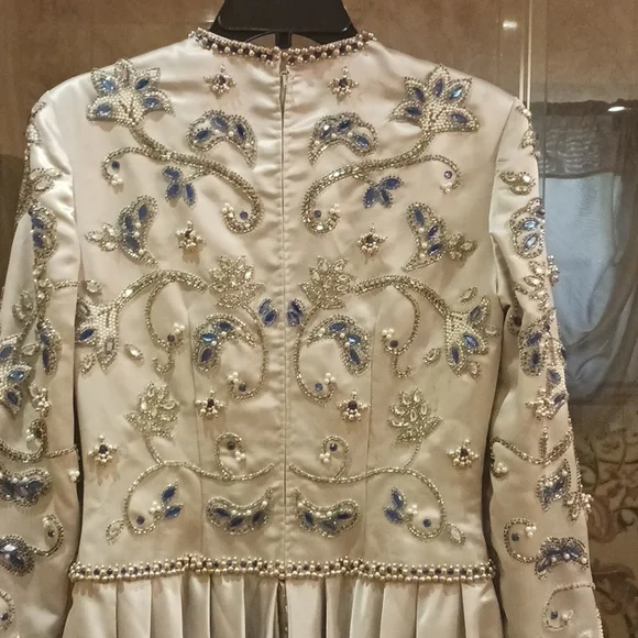 VICTORIA ROYAL LTD GOWN SIZE 10